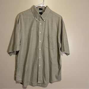 Arrow Wrinkle Free Tan Short Sleeve Button Down Shirt Size Large.100% Cotton.
